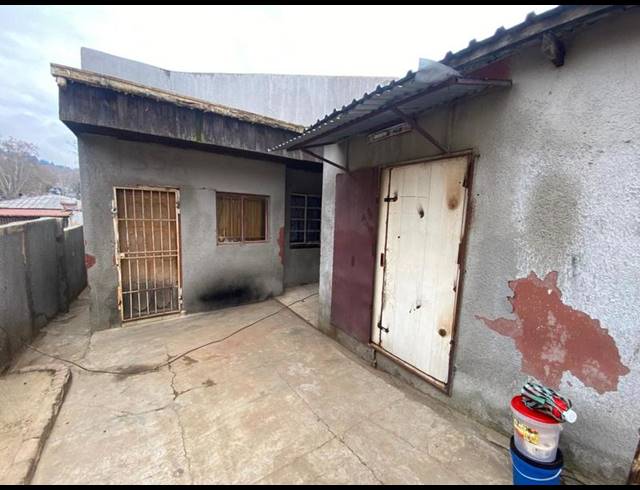 18 BEDROOM HOUSE FOR SALE IN BEZUIDENHOUT VALLEY